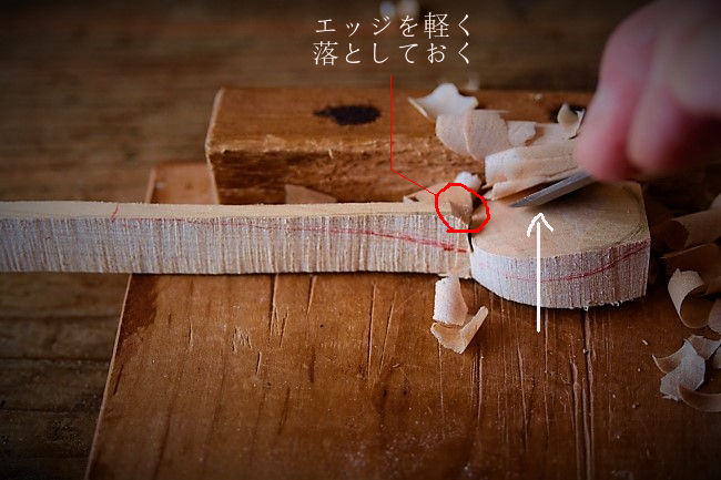 韓国のスッカラ風スプーンを木で彫る