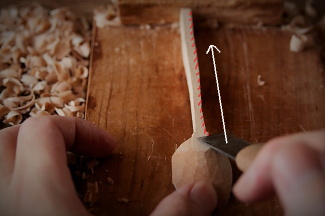 木を削って作る、スッカラ・スプーンの作り方